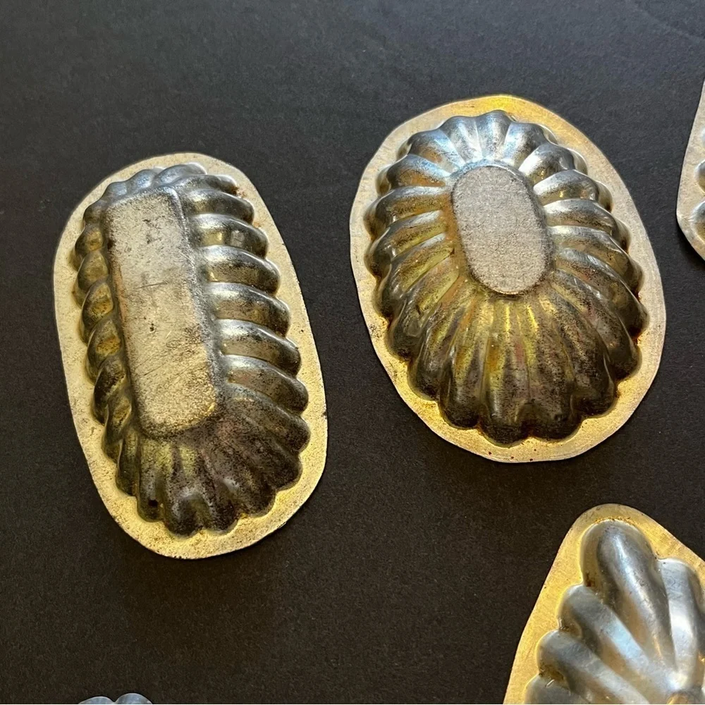 Lot 6 Mixed Vintage Mini Aluminum Tart Cake Cookie Pans Molds Soaps Crafts Choc